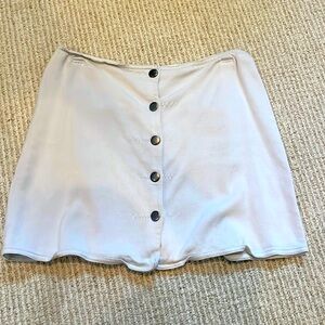 GAP mid rise size 8 white mini skirt but fits more like a size 2-4